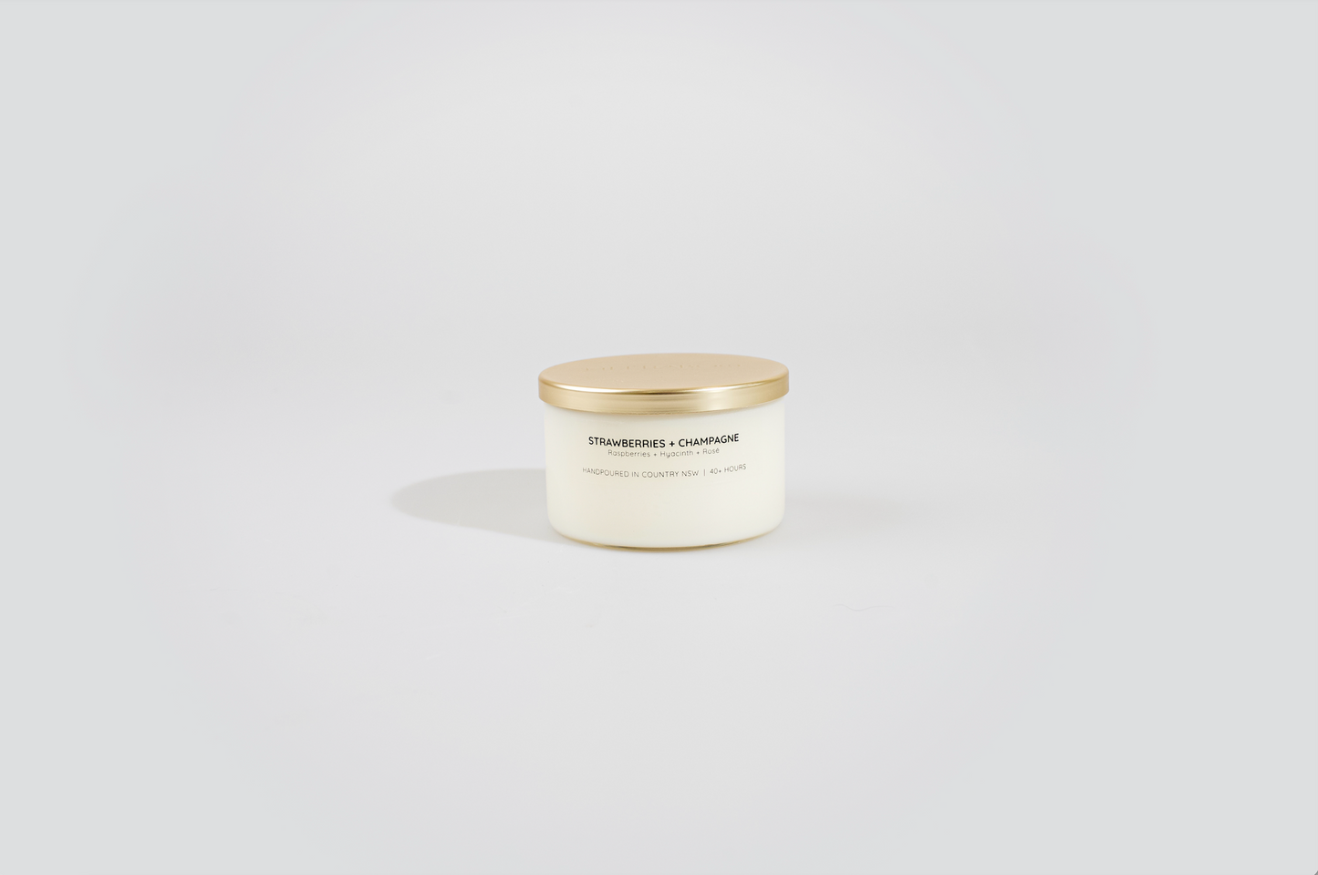 Bougie à la cire de soja avec couvercle doré champagne et fraises