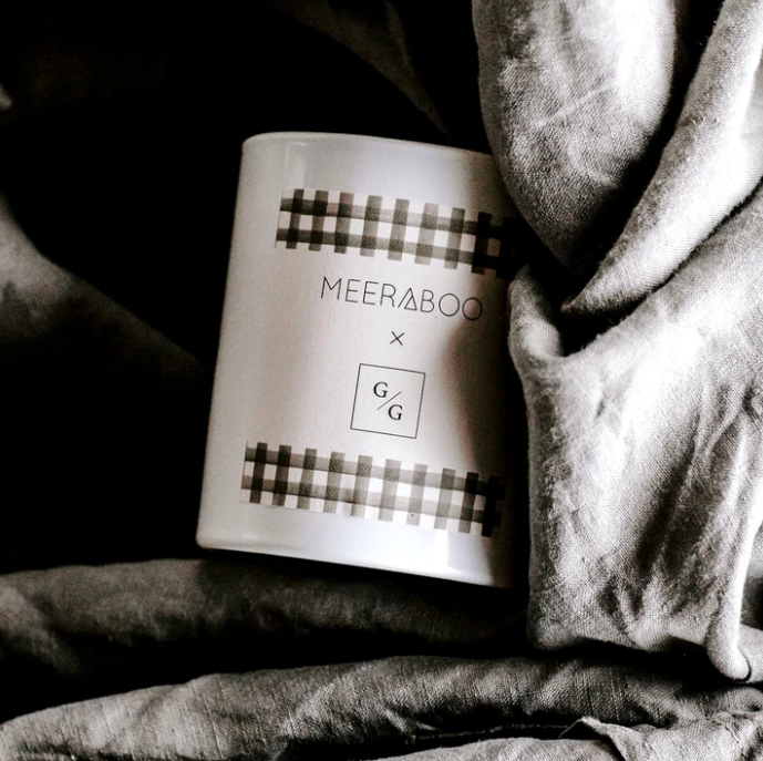 Grande bougie à la cire de soja parfumée au caramel salé, en coffret