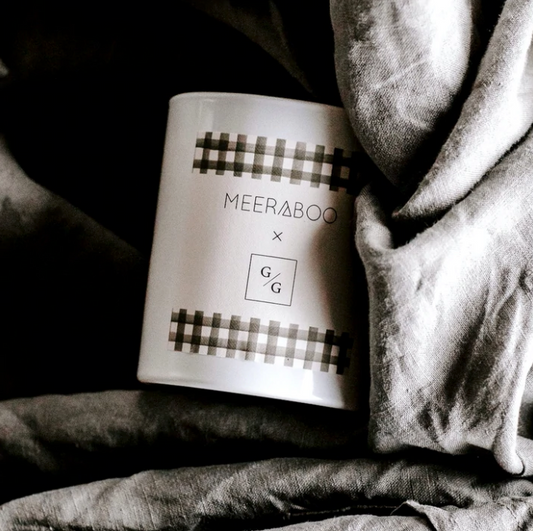 Grande bougie à la cire de soja parfumée au caramel salé, en coffret