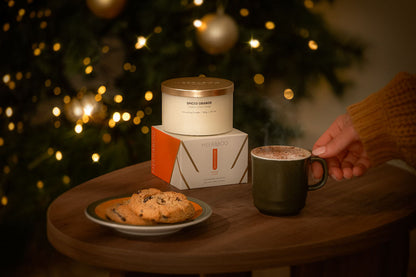 NOUVEAU | Bougie à la cire de soja parfumée à l'orange épicée avec couvercle doré