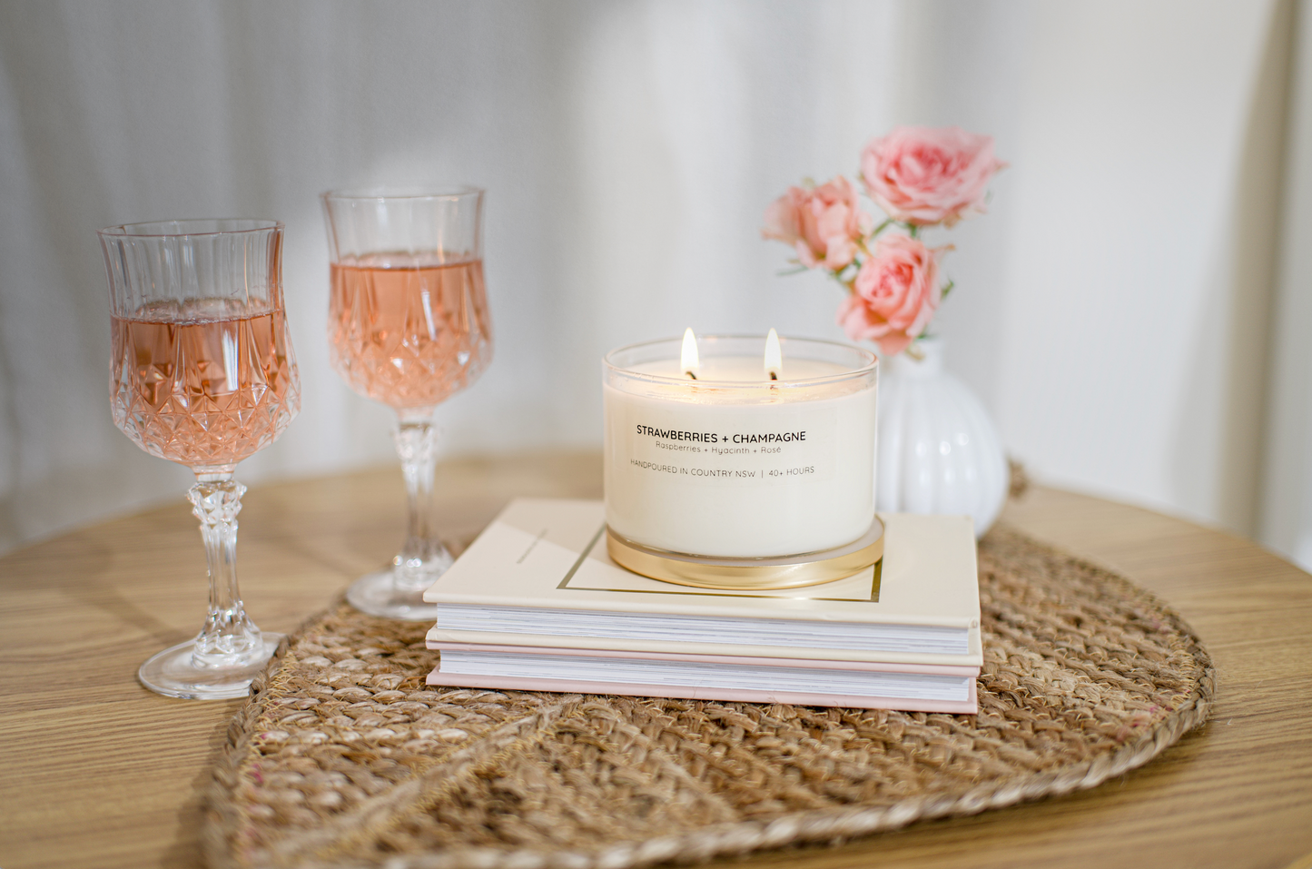 Bougie à la cire de soja avec couvercle doré champagne et fraises | Vente en gros