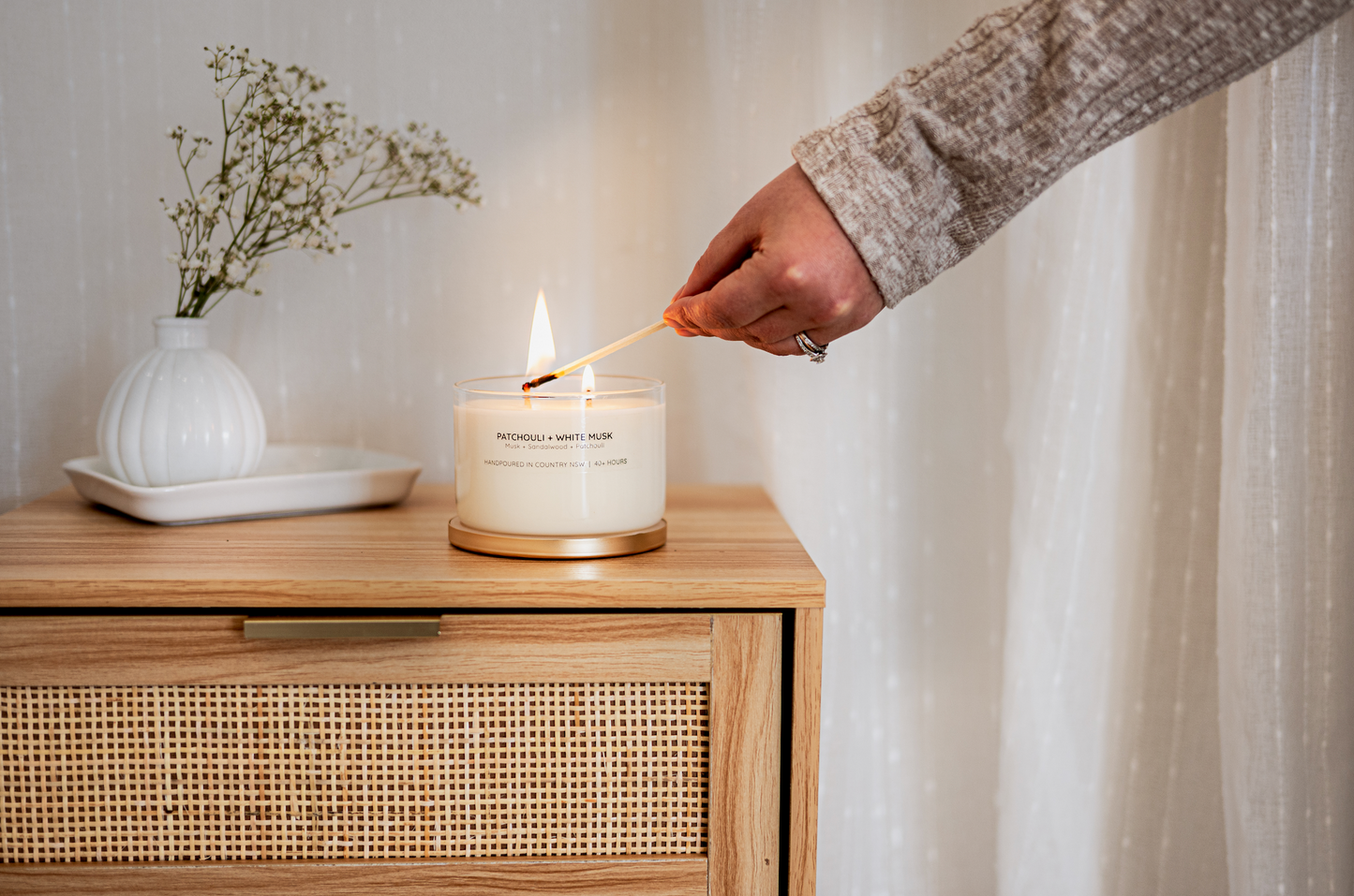 Bougie à la cire de soja Patchouli + Musc blanc, couvercle doré